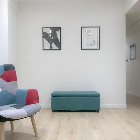 Phaedrus Living: Plateia Brillante Apartment