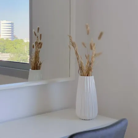 Phaedrus Living: Plateia Brillante Apartment *