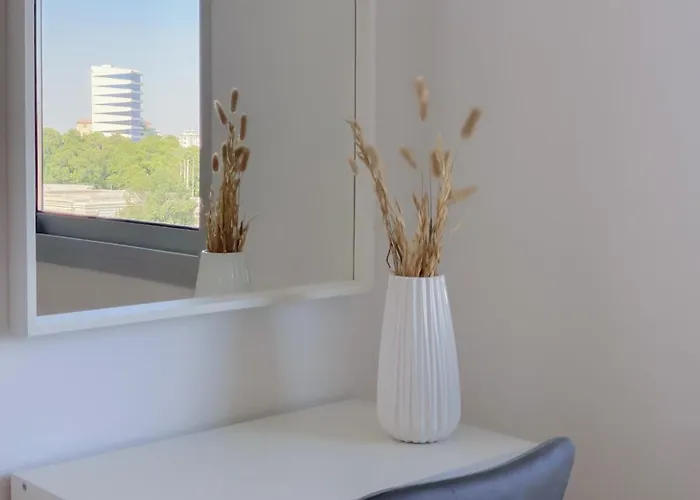 Phaedrus Living: Plateia Brillante Apartment *